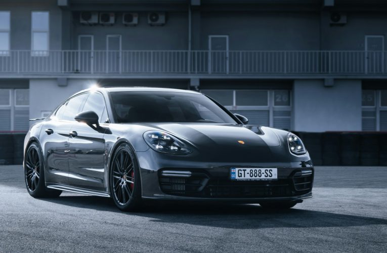 Porsche izceļas ar diviem tirgus pirmizrādēm Auto China 2024 izstādē