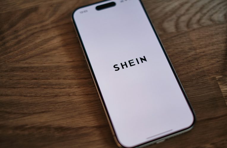 “Shein” globālā ekspansija: vilinošas cenas, bet arī nopietna kritika par darba apstākļiem