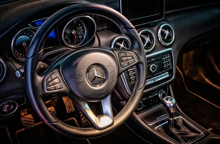 Mercedes-AMG maina kursu: četrcilindru hibrīdi netiek atzīti, tiek atgrieztas rindas sešinieki un V8
