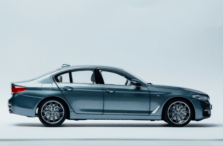 Ķīnas auto industrijas ambīcijas: no Tiggo 8 testa līdz 2000 kilometru sniedzamībai